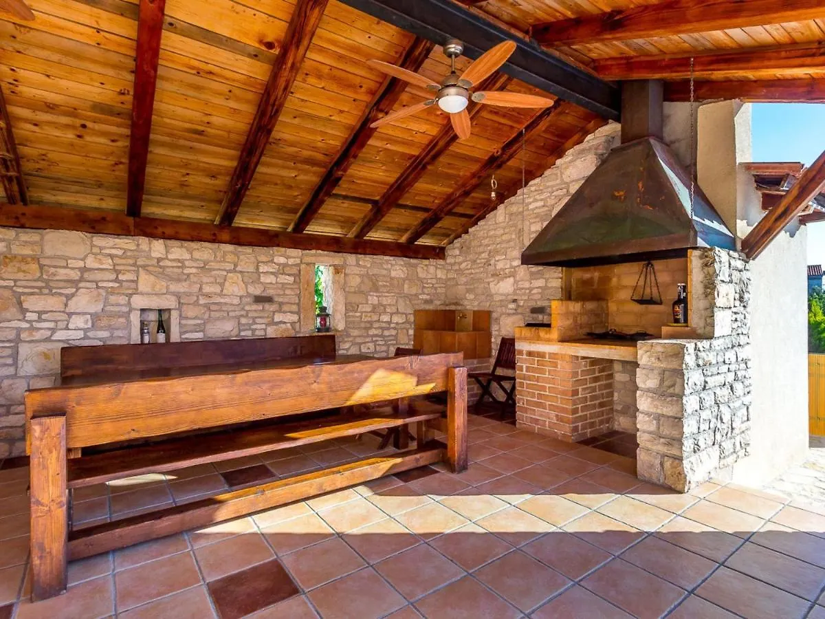Rustic Holiday Home In Medulin With Private Pool