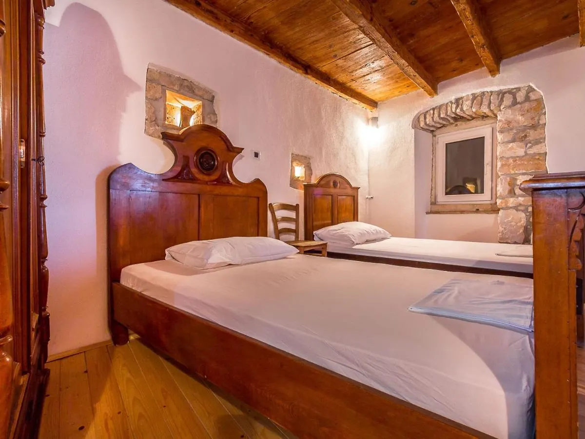 Rustic Holiday Home In Medulin With Private Pool