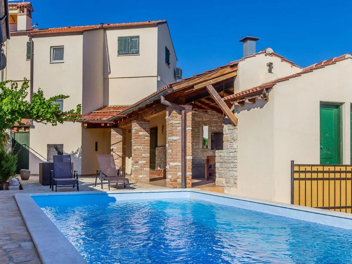 Rustic Holiday Home In Medulin With Private Pool