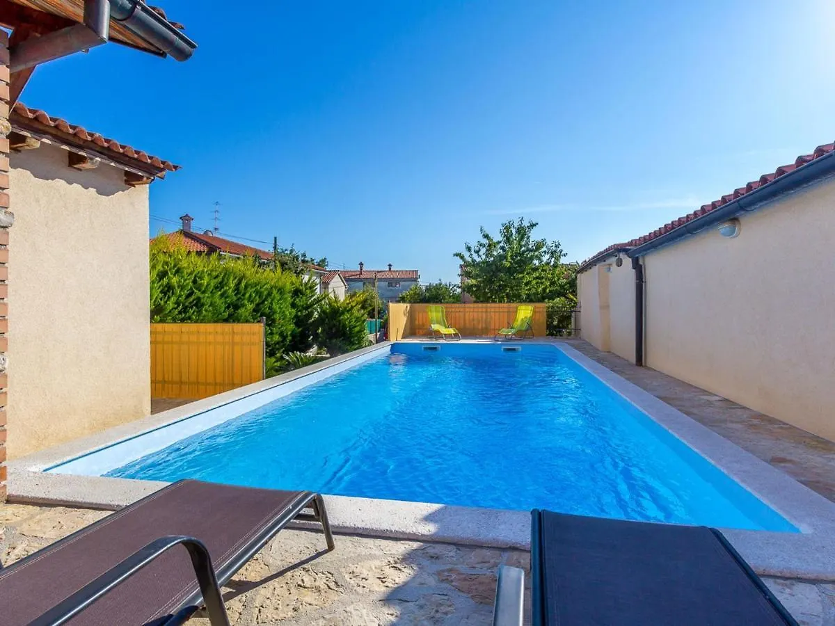 Rustic Holiday Home In Medulin With Private Pool